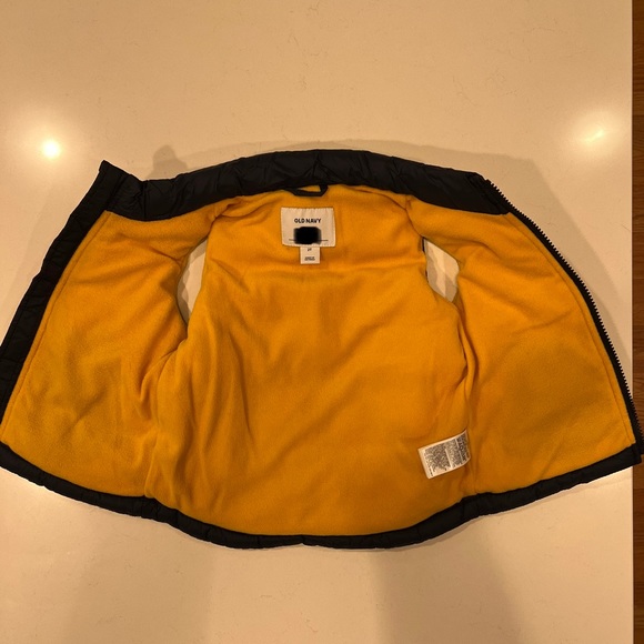 Old Navy toddler puffy vest size 2T - Picture 4 of 5